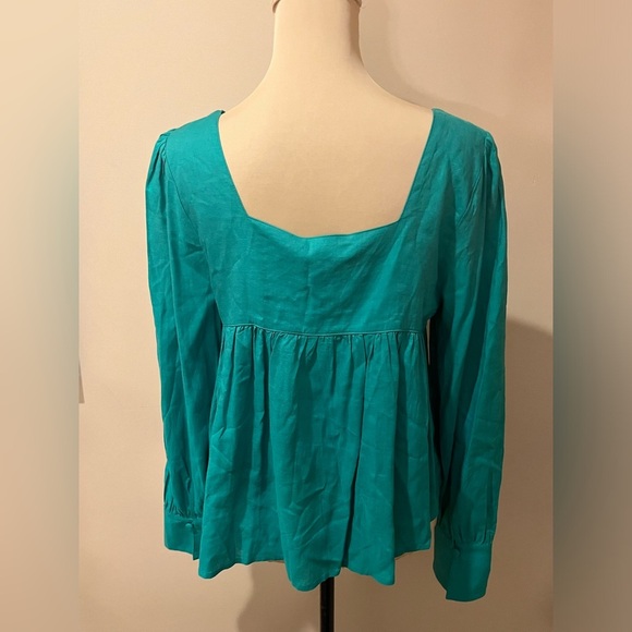 NWT Green Cropped Gathered Blouse w/ Fabric Buttons & Square Neckline, Small - Picture 5 of 8